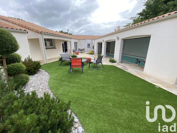 Maison 7 pièces de 141 m² à Aizenay (85190)