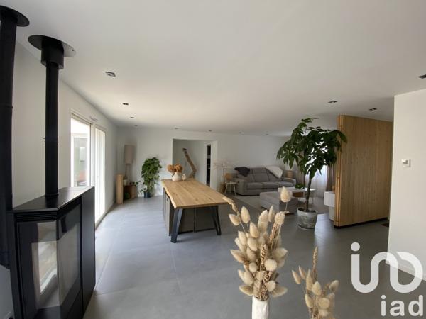 Maison 7 pièces de 141 m² à Aizenay (85190)