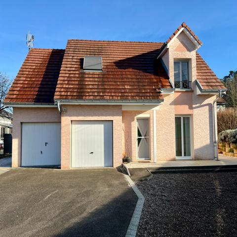 Maison
                                                                                                                                                                                                                                                                                                                        5 pièce(s)                                                                                                                                                                                                          3 chambre(s)                                                                                                                                                                                                          103  m²