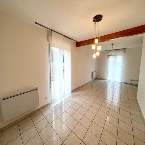 Maison
                                                                                                                                                                                                                                                                                                                        5 pièce(s)                                                                                                                                                                                                          3 chambre(s)                                                                                                                                                                                                          103  m²
