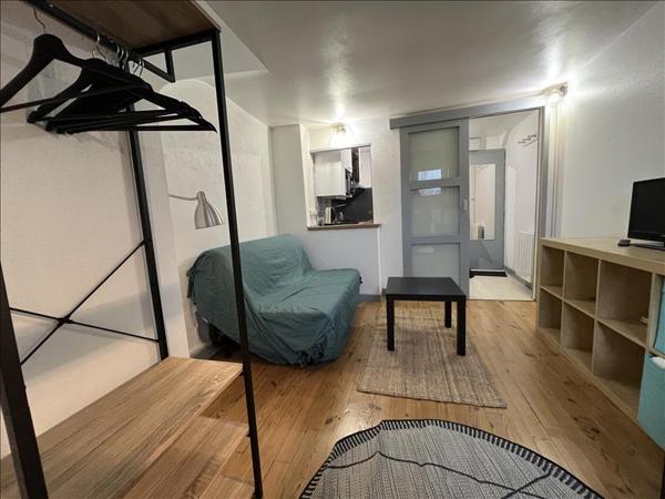 Appartement à louer 515 € CC Tours 1 pièce 15 m² DPE D