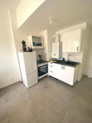 Appartement récent, dernier étage, vue