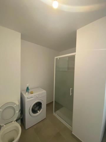 Appartement récent, dernier étage, vue