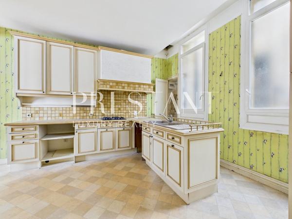 APPARTEMENT HAUSSMANNIEN – 168 M² – PORTE DE BOURGOGNE, BORDEAUX