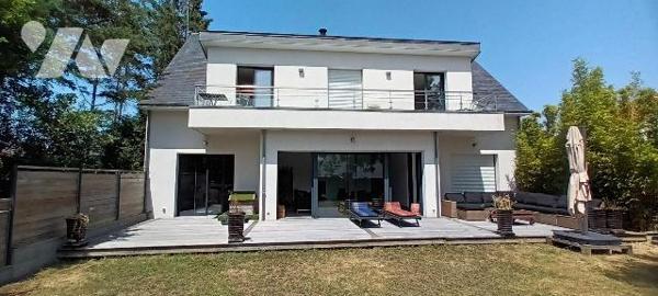 Maison à Vendre à Pornichet (44380) en Loire-Atlantique (44)
A Pornichet, proche des commerces...