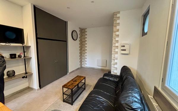 Maison à vendre    6 pièces • 298 m2 Aussillon