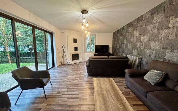 Maison à vendre    6 pièces • 298 m2 Aussillon