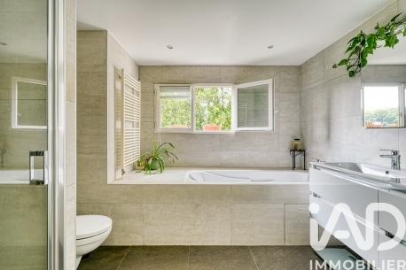 Location maison 5 pièces 117 m² Bougival