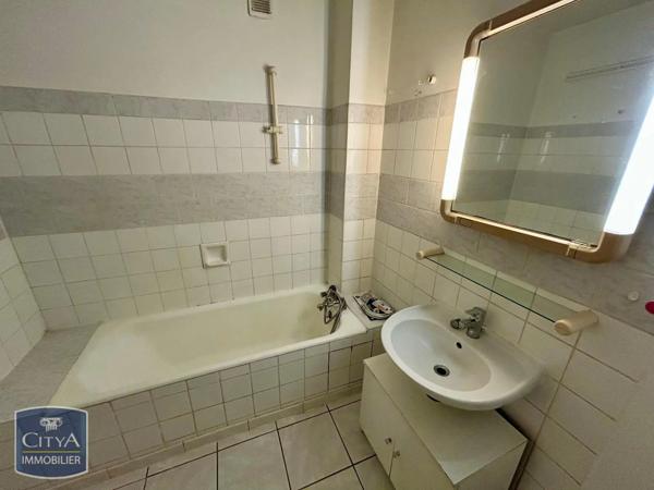 Appartement à louer 2 pièces 67m²