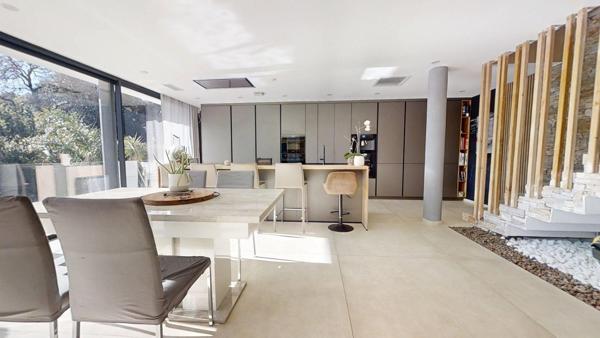 A vendre - Six Fours les plages -  Villa d'architecte de 2025 avec T2 indépendant - Piscine