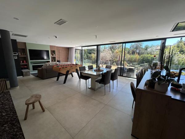 A vendre - Six Fours les plages -  Villa d'architecte de 2025 avec T2 indépendant - Piscine