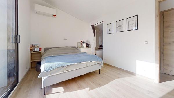 A vendre - Six Fours les plages -  Villa d'architecte de 2025 avec T2 indépendant - Piscine