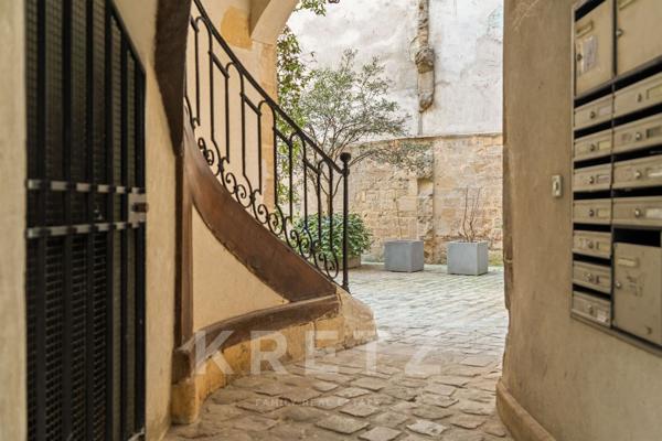 Paris 4ème - Marais - Saint-Paul - Immeuble XVIIIème - Très calme