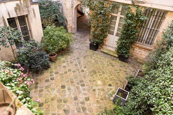 Paris 4ème - Marais - Saint-Paul - Immeuble XVIIIème - Très calme