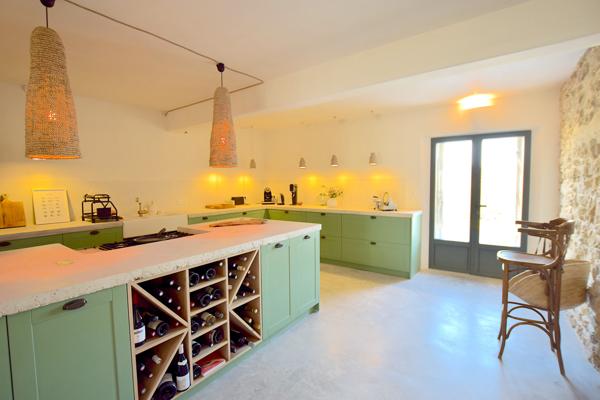 Uzès region, joli village avec commerces, grand Mas, renové avec charme, 200 m2 sur jardin de 2400 m2 avec pis Uzès (30700)