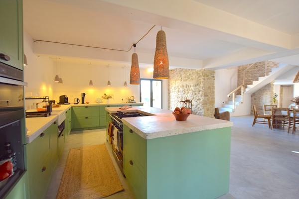 Uzès region, joli village avec commerces, grand Mas, renové avec charme, 200 m2 sur jardin de 2400 m2 avec pis Uzès (30700)