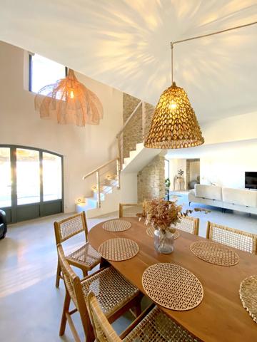 Uzès region, joli village avec commerces, grand Mas, renové avec charme, 200 m2 sur jardin de 2400 m2 avec pis Uzès (30700)