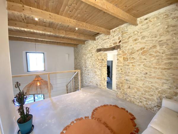 Uzès region, joli village avec commerces, grand Mas, renové avec charme, 200 m2 sur jardin de 2400 m2 avec pis Uzès (30700)