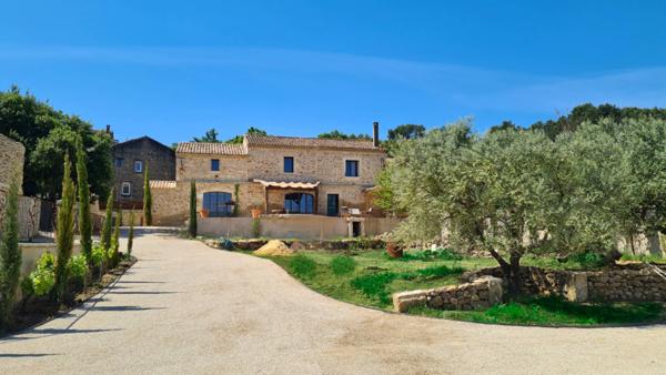 Uzès region, joli village avec commerces, grand Mas, renové avec charme, 200 m2 sur jardin de 2400 m2 avec pis Uzès (30700)