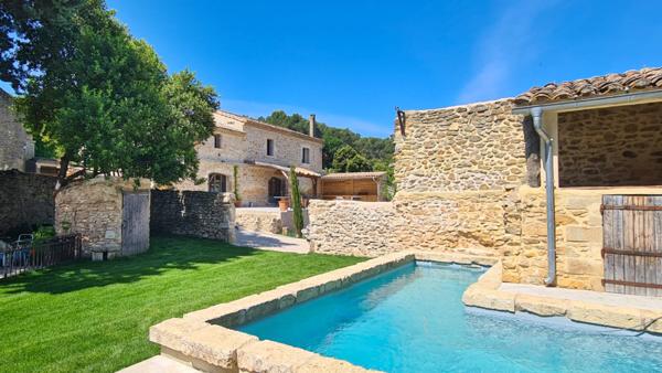 Uzès region, joli village avec commerces, grand Mas, renové avec charme, 200 m2 sur jardin de 2400 m2 avec pis Uzès (30700)