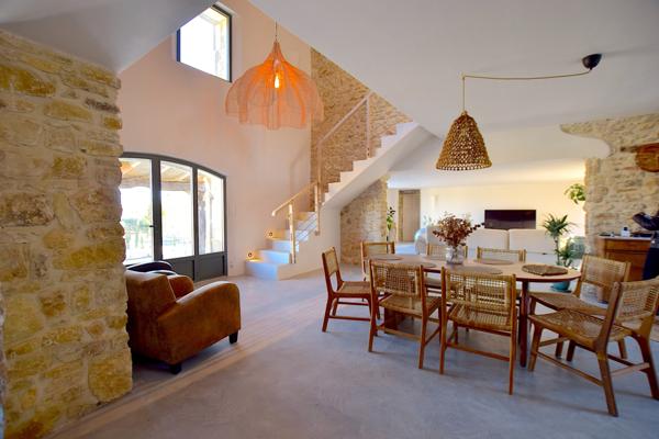 Uzès region, joli village avec commerces, grand Mas, renové avec charme, 200 m2 sur jardin de 2400 m2 avec pis Uzès (30700)