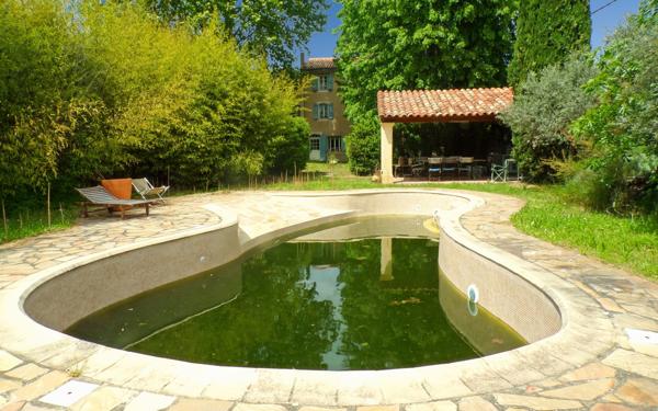 Maison à vendre    10 pièces • 325 m2 La Tour-d'Aigues