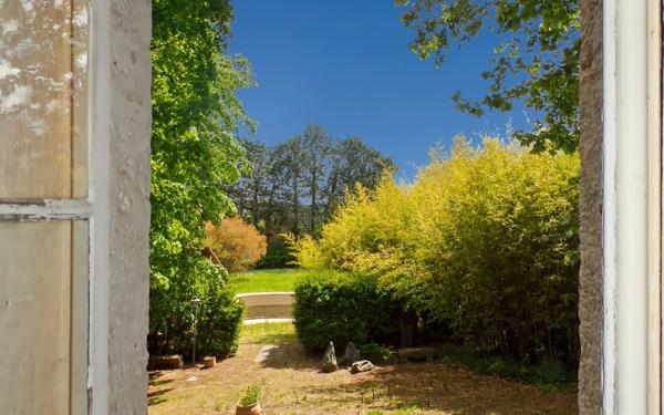 Maison à vendre    10 pièces • 325 m2 La Tour-d'Aigues