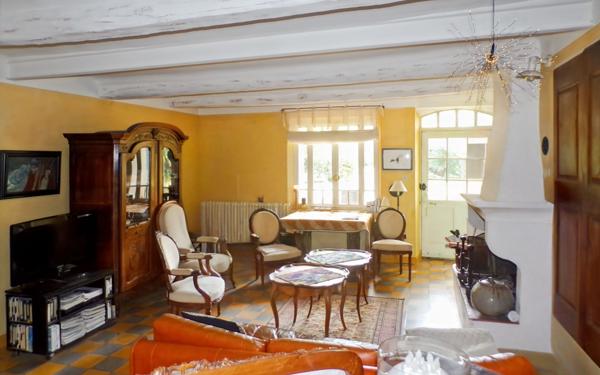 Maison à vendre    10 pièces • 325 m2 La Tour-d'Aigues