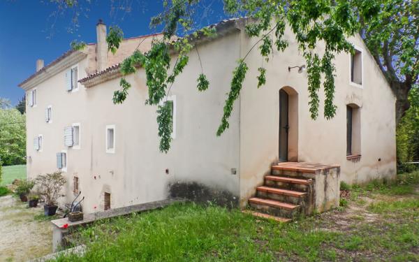 Maison à vendre    10 pièces • 325 m2 La Tour-d'Aigues