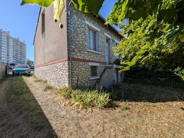 LA CHAUSSEE SAINT VICTOR - PERIPHERIE DE BLOIS.