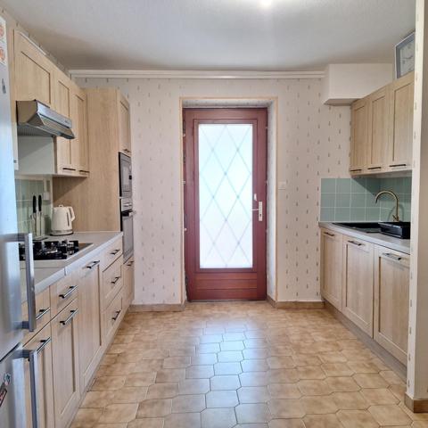 Maison avec dépendances +terrain constructible non attenant