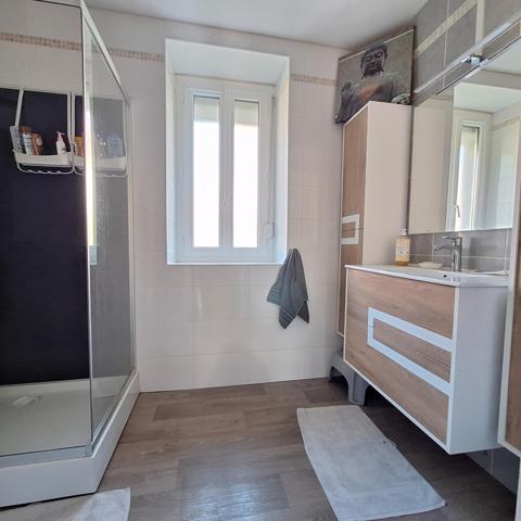 Maison avec dépendances +terrain constructible non attenant