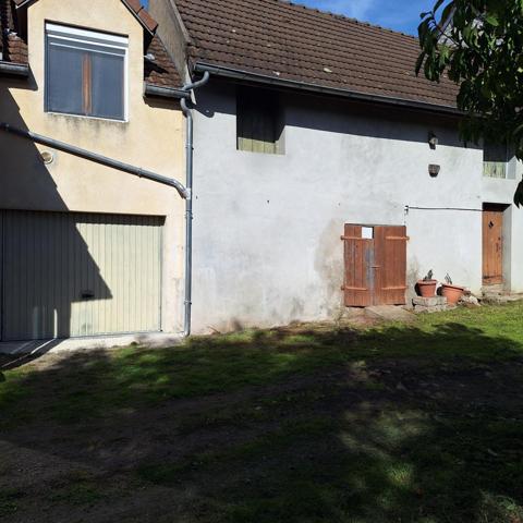 Maison avec dépendances +terrain constructible non attenant