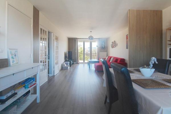 Appartement T4 d'environ 94 m² – Vue exceptionnelle sur la Citadelle – Proche gare et centre-ville