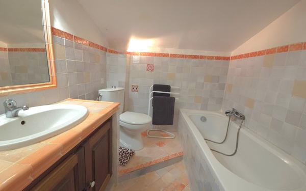 Maison à vendre    5 pièces •  Aups