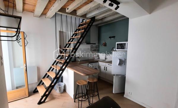 Petite maison de ville de 34 m² refaite à neuf avec pièce de vie, salle d'eau avec WC, chambre avec pièce de rangement à l'étage, cave sous partie. 
Double vitrage, chauffage électrique
Foncier 358 €
Vendue meublée, attends son futur propriétaire