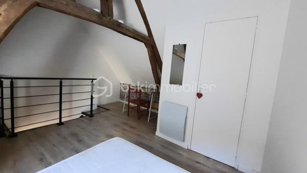 Petite maison de ville de 34 m² refaite à neuf avec pièce de vie, salle d'eau avec WC, chambre avec pièce de rangement à l'étage, cave sous partie. 
Double vitrage, chauffage électrique
Foncier 358 €
Vendue meublée, attends son futur propriétaire