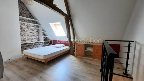 Petite maison de ville de 34 m² refaite à neuf avec pièce de vie, salle d'eau avec WC, chambre avec pièce de rangement à l'étage, cave sous partie. 
Double vitrage, chauffage électrique
Foncier 358 €
Vendue meublée, attends son futur propriétaire