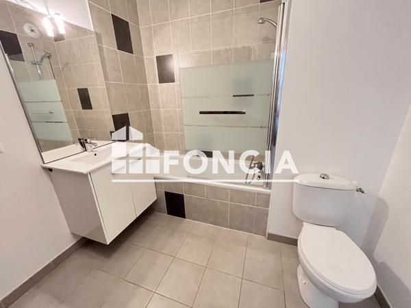Location Studio 32.7 m² - 41 RUE D'ALLONNES Chartres 28000