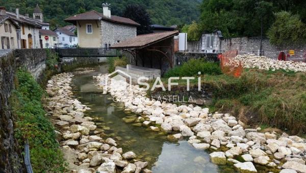 MAISON DE CHARME AU COEUR DU VIEUX SASSENAGE - 155 M2 + GRAND GARAGE ET ATELIER