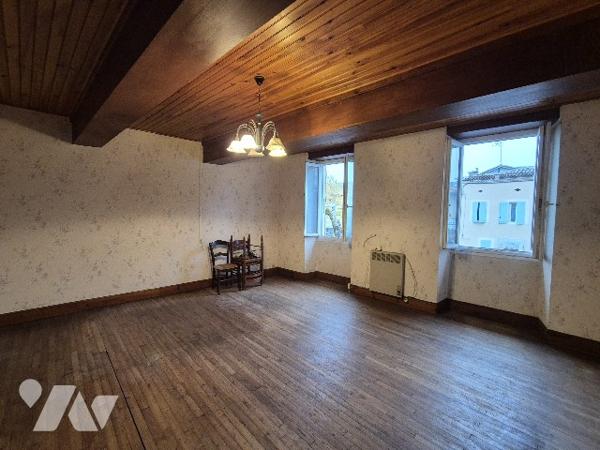 Cologne (32430) Maison de village de 103m² avec garage.