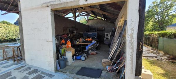 Une longère en pierres proche du centre de Locminé