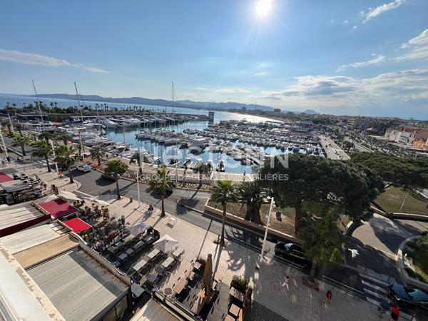 Appartement d'exception 5 pièces avec vue panoramique sur le port de Saint-Raphaël Triangle d'Or