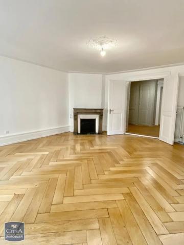 Appartement à louer 5 pièces 134.23m²