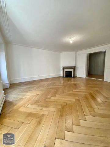 Appartement à louer 5 pièces 134.23m²
