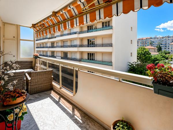 APPARTEMENT DE TYPE 2/3 NICE FLEURS
