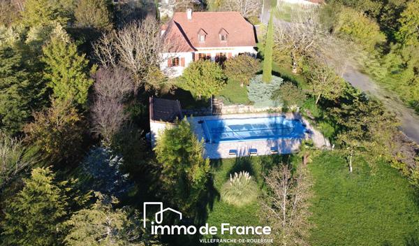 Maison traditionnelle T5 160 m2 sous-sol, piscine et terrain clos de 3221m²