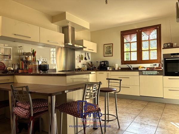 Maison traditionnelle T5 160 m2 sous-sol, piscine et terrain clos de 3221m²