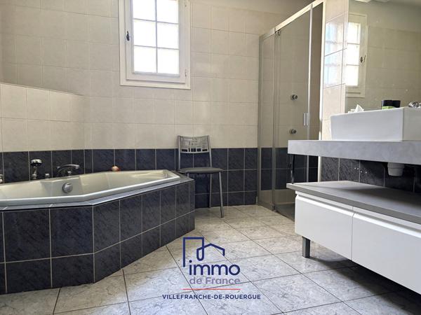 Maison traditionnelle T5 160 m2 sous-sol, piscine et terrain clos de 3221m²