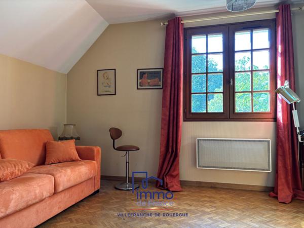 Maison traditionnelle T5 160 m2 sous-sol, piscine et terrain clos de 3221m²